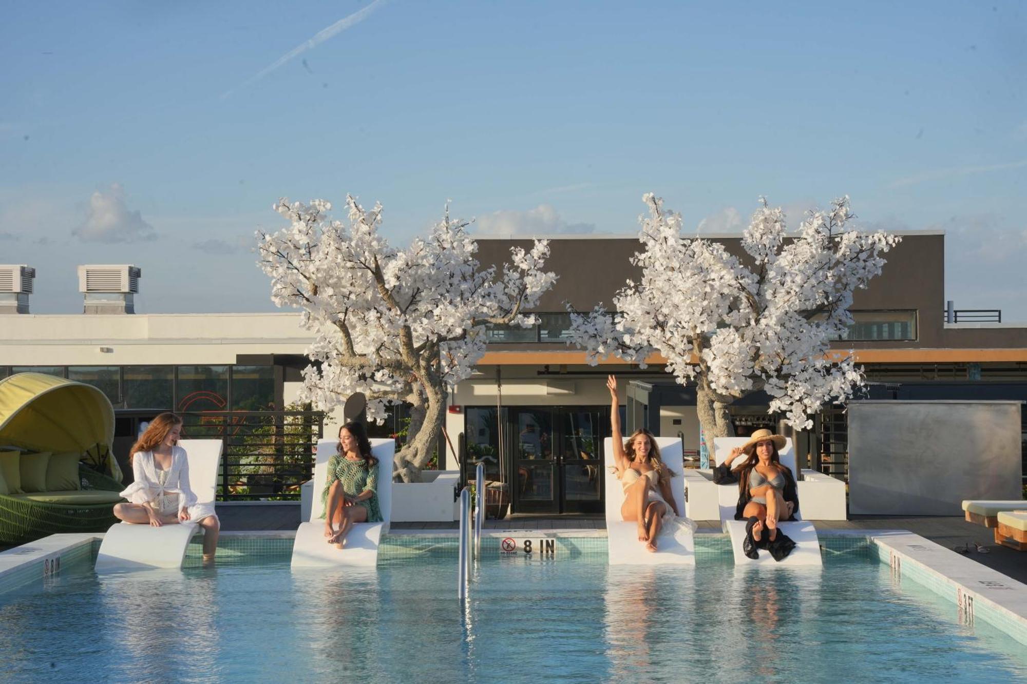 Dolce By Wyndham Hollywood Hotel Bagian luar foto