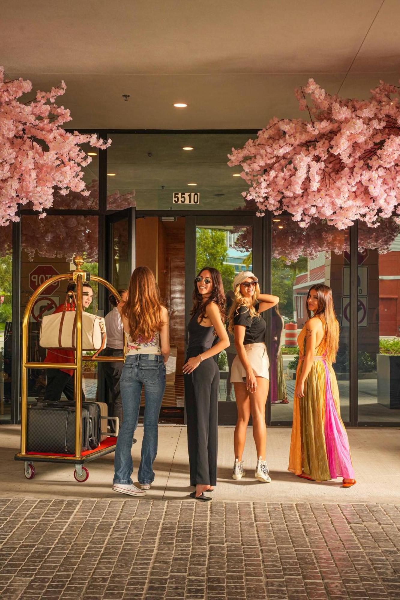 Dolce By Wyndham Hollywood Hotel Bagian luar foto